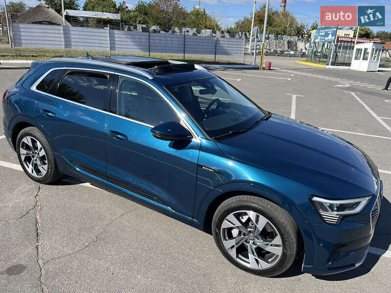 Позашляховик / Кросовер Audi e-tron 2020 в Дніпрі