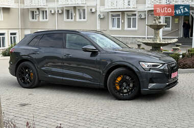 Позашляховик / Кросовер Audi e-tron 2021 в 