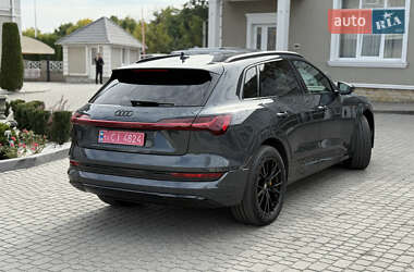 Позашляховик / Кросовер Audi e-tron 2021 в 
