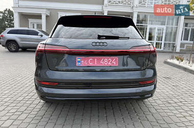Позашляховик / Кросовер Audi e-tron 2021 в 