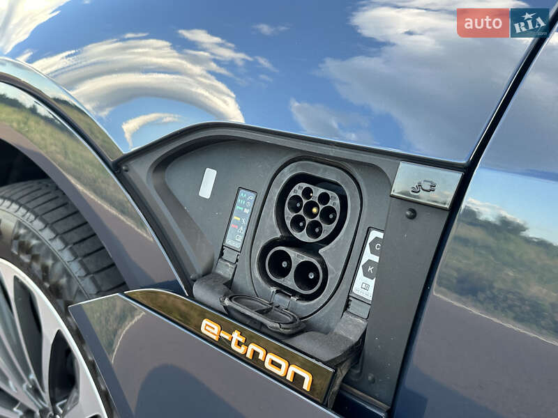 Позашляховик / Кросовер Audi e-tron 2022 в Києві