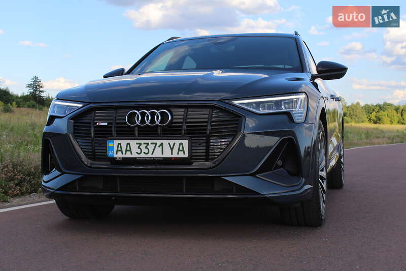 Позашляховик / Кросовер Audi e-tron 2022 в Києві
