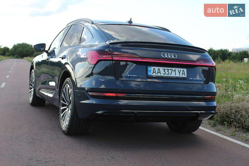 Позашляховик / Кросовер Audi e-tron 2022 в Києві