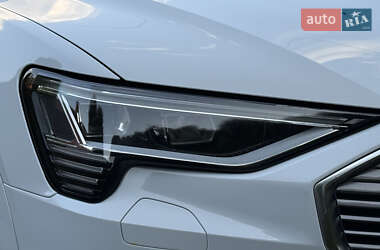 Внедорожник / Кроссовер Audi e-tron 2020 в 