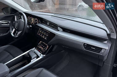 Внедорожник / Кроссовер Audi e-tron 2023 в 