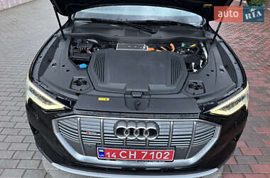 Внедорожник / Кроссовер Audi e-tron 2023 в 