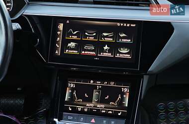 Внедорожник / Кроссовер Audi e-tron 2021 в 