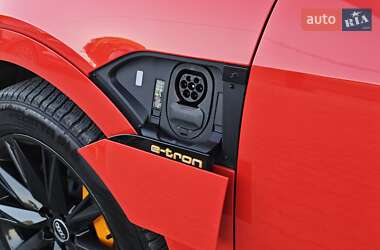 Внедорожник / Кроссовер Audi e-tron 2021 в 