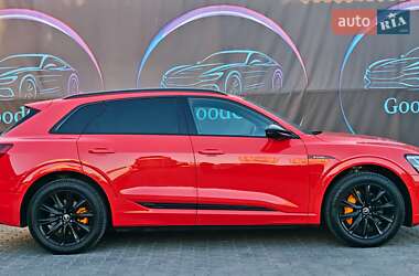 Внедорожник / Кроссовер Audi e-tron 2021 в 