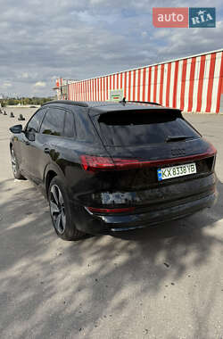 Внедорожник / Кроссовер Audi e-tron 2022 в 