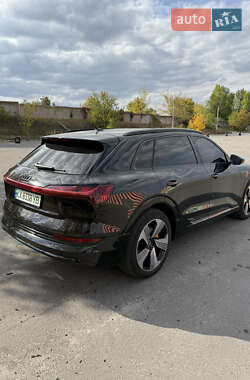 Внедорожник / Кроссовер Audi e-tron 2022 в 