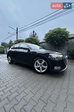 Audi e-tron 2023