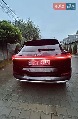 Внедорожник / Кроссовер Audi e-tron 2023 в 