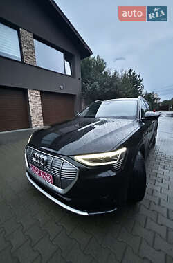 Внедорожник / Кроссовер Audi e-tron 2023 в 