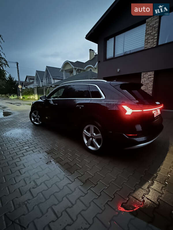 Позашляховик / Кросовер Audi e-tron 2023 в Києві