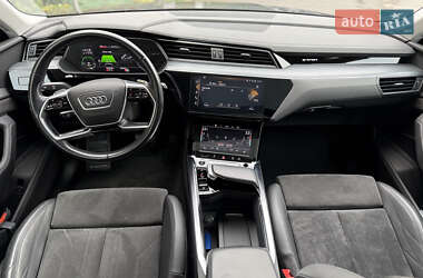 Внедорожник / Кроссовер Audi e-tron 2021 в 