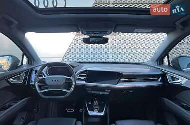 Позашляховик / Кросовер Audi e-tron 2024 в 