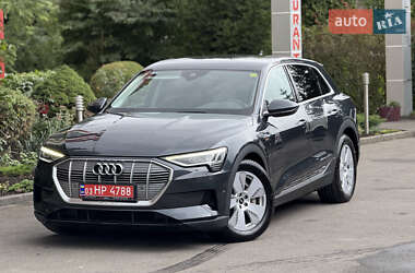 Позашляховик / Кросовер Audi e-tron 2021 в 
