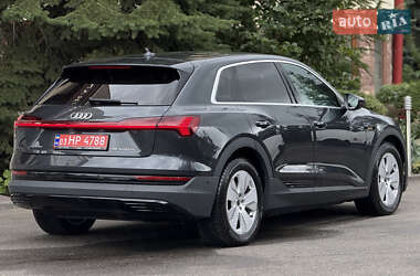 Позашляховик / Кросовер Audi e-tron 2021 в 