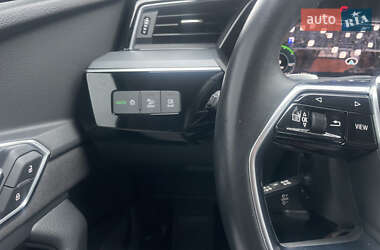 Позашляховик / Кросовер Audi e-tron 2023 в 