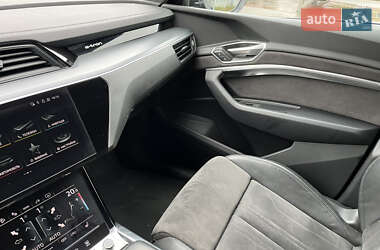 Внедорожник / Кроссовер Audi e-tron 2021 в 