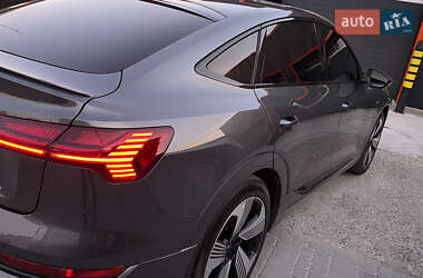 Внедорожник / Кроссовер Audi e-tron 2021 в 