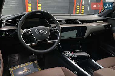 Внедорожник / Кроссовер Audi e-tron 2021 в 