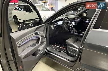 Внедорожник / Кроссовер Audi e-tron 2020 в 