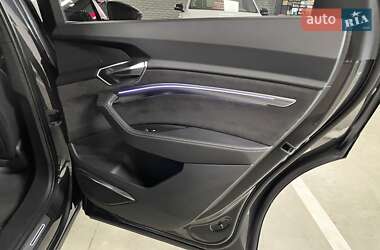 Внедорожник / Кроссовер Audi e-tron 2020 в 