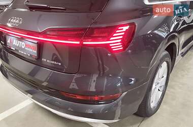 Внедорожник / Кроссовер Audi e-tron 2020 в 