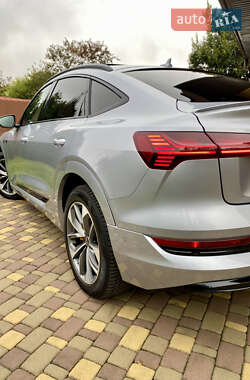 Внедорожник / Кроссовер Audi e-tron 2021 в 