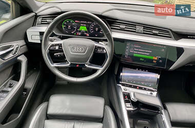 Внедорожник / Кроссовер Audi e-tron 2021 в 