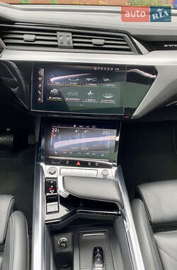 Внедорожник / Кроссовер Audi e-tron 2021 в 