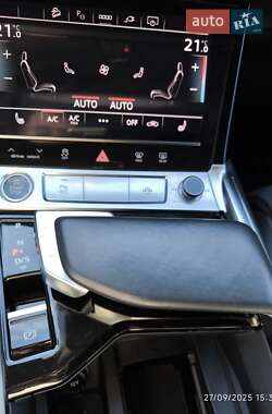 Позашляховик / Кросовер Audi e-tron 2022 в 