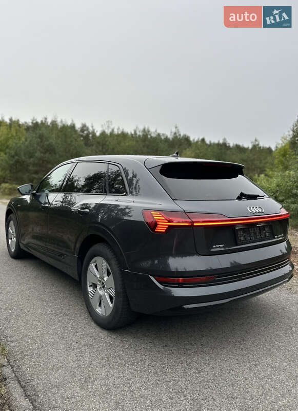 Позашляховик / Кросовер Audi e-tron 2022 в Києві