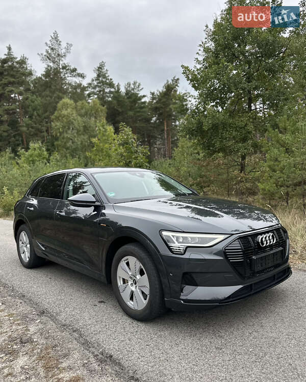 Позашляховик / Кросовер Audi e-tron 2022 в Києві