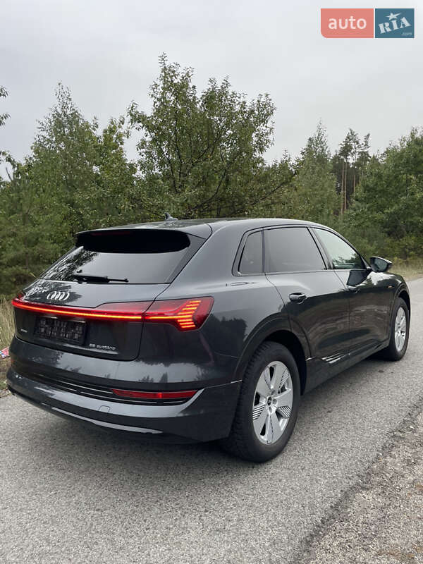 Позашляховик / Кросовер Audi e-tron 2022 в Києві