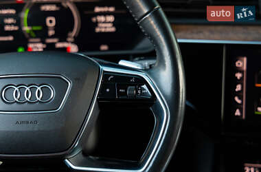 Позашляховик / Кросовер Audi e-tron 2019 в 