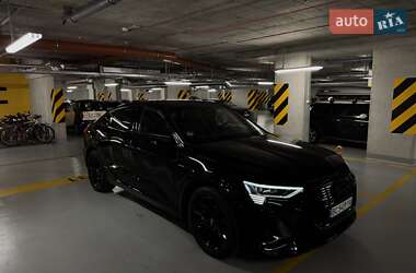 Внедорожник / Кроссовер Audi e-tron 2020 в 
