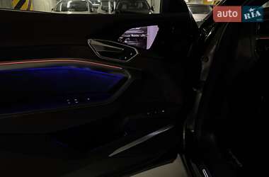 Внедорожник / Кроссовер Audi e-tron 2020 в 