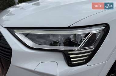 Позашляховик / Кросовер Audi e-tron 2021 в 