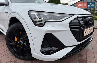 Позашляховик / Кросовер Audi e-tron 2021 в 