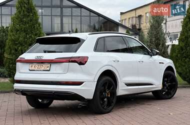 Позашляховик / Кросовер Audi e-tron 2021 в 