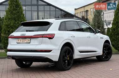 Позашляховик / Кросовер Audi e-tron 2021 в 