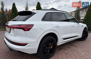 Позашляховик / Кросовер Audi e-tron 2021 в 
