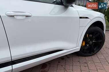 Позашляховик / Кросовер Audi e-tron 2021 в 