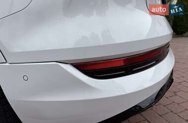 Позашляховик / Кросовер Audi e-tron 2021 в 