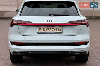 Позашляховик / Кросовер Audi e-tron 2021 в 