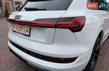 Позашляховик / Кросовер Audi e-tron 2021 в 