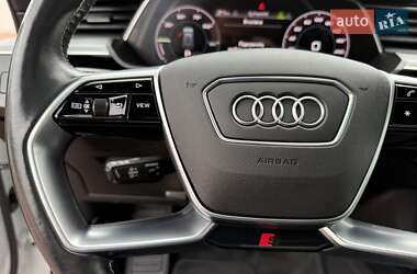 Позашляховик / Кросовер Audi e-tron 2021 в 